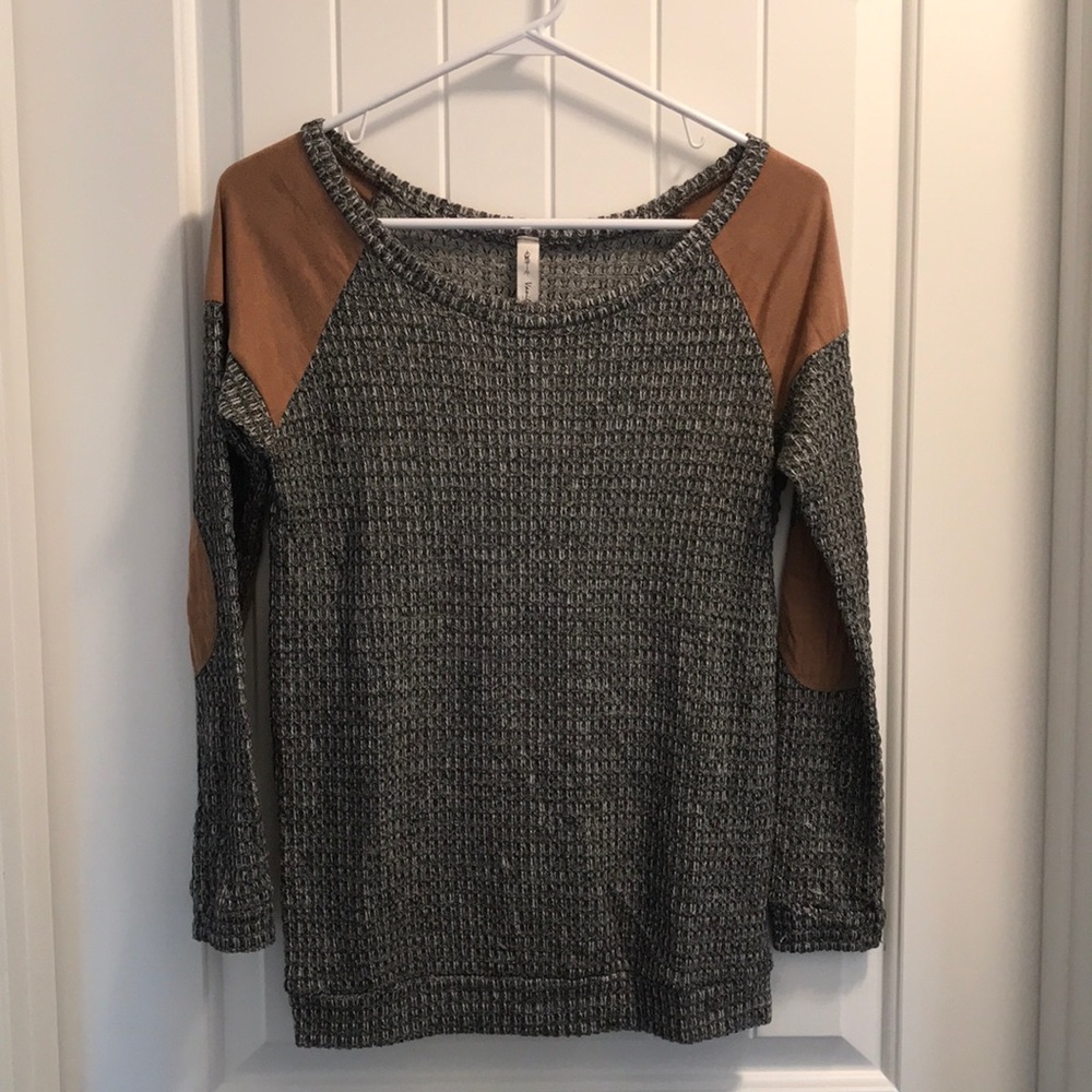 NWOT lightweight sweater, faux suede